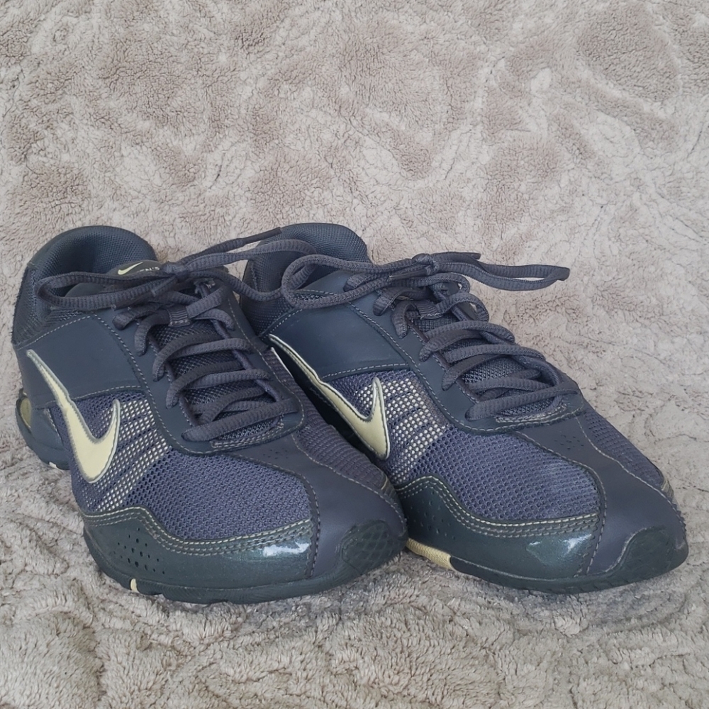 Nike Air womens grey tennis shoes size 8.5.